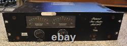 BGW Professional Power Amplifier Model 250 E (TURNS ON / UNTESTED)