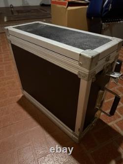 Crown CE2000 2 Channel Pro Power Amp 400 WPClifier Amp Mount With Rack Case