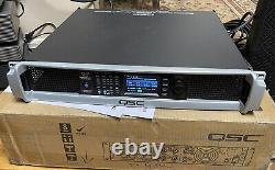 Amplificateur de puissance QSC PLD 4.3 professionnel de 2500 watts à 4 canaux pour son live DJ audio.