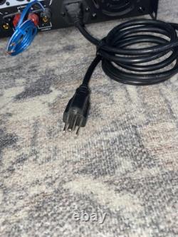 Amplificateur de puissance professionnel Pyle 2 canaux 1000 Watt PTA1000 en fonctionnement