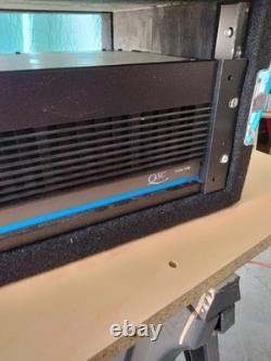 Amplificateur de puissance professionnel QSC 1400 2 canaux avec étui de rack Grundorf