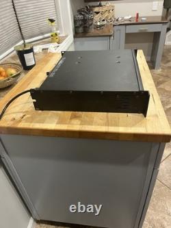 Amplificateur de puissance professionnel QSC 850 RMX850