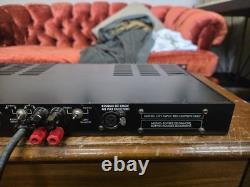 Bryston 2B LP Amplificateur de puissance professionnel avec oreilles de rack, sortie casque et potentiomètres