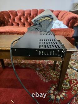 Bryston 2B LP Amplificateur de puissance professionnel avec oreilles de rack, sortie casque et potentiomètres